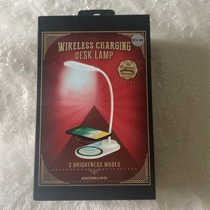 NWT- Wireless charging desk lamp